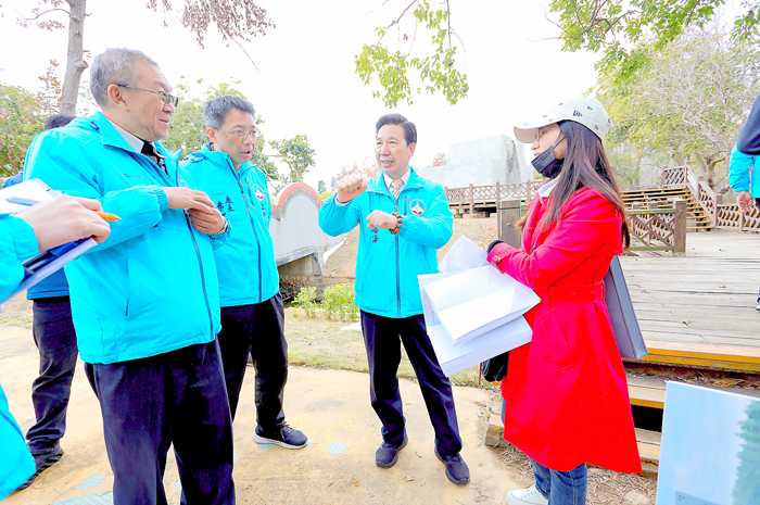 縣長陳福海前往太湖湖庫周邊道路及環境進行勘察。（工務處提供）