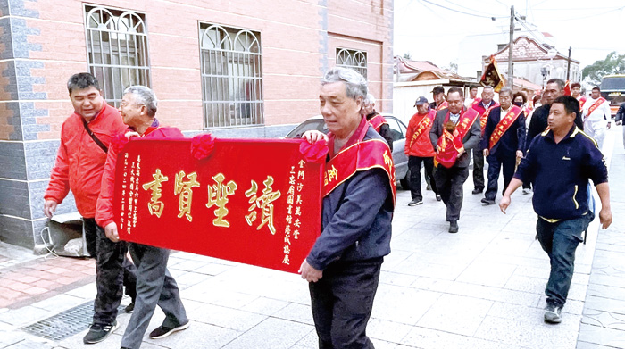 馬六甲三忠宮宗教文化交流參訪，26日抵沙美萬安堂三忠廟。（陳麗妤攝）