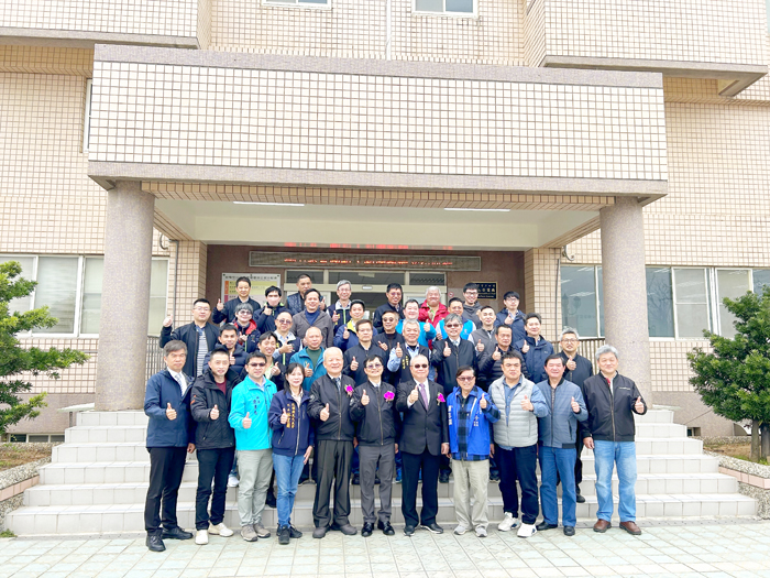 來賓和塔山團隊合影。(許加泰攝)