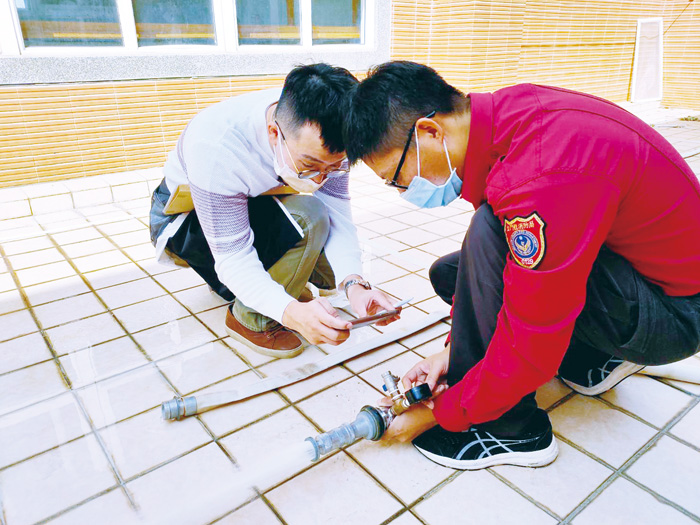 消防局完成人潮出入眾多場所專案檢查。(消防局提供)