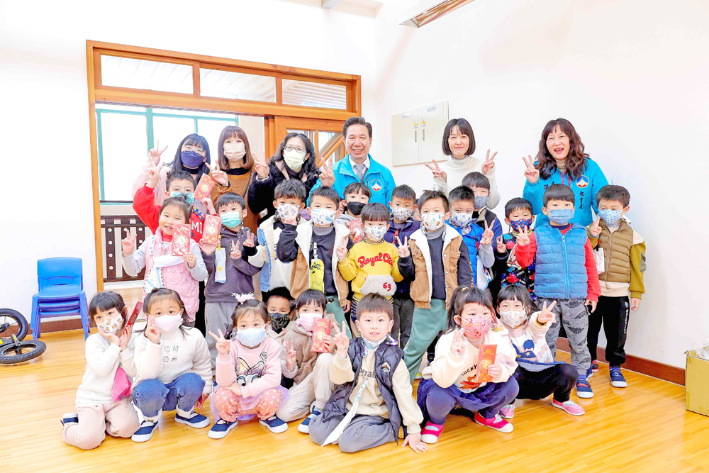 縣長陳福海推進幼兒教育政策,113學年度再增設5班2歲幼幼專班,倡導優質教育與校園綠美化,助力幼兒潛能發展。(薛子軒攝)