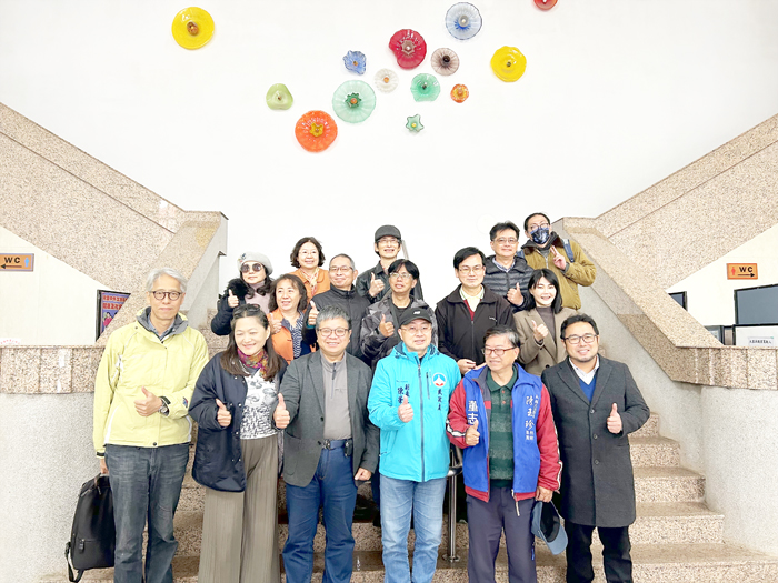 文化局舉行尬藝2.0‧傳統工藝新生代匠師工藝聯展、我們的故事part6-中國文化大學美術學系第18屆校友聯展,聯合開幕儀式。(許加泰攝)