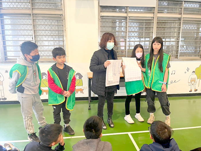 校長曾秀玲期許小朋友,體會民主法治觀念,並從活動中陶冶優良品德及培養團結合作的精神。(金鼎國小提供)