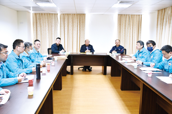 議會第三審查委員會會議昨舉行,由召集人洪成發(中)擔任主席主持會議。(楊水詠攝)