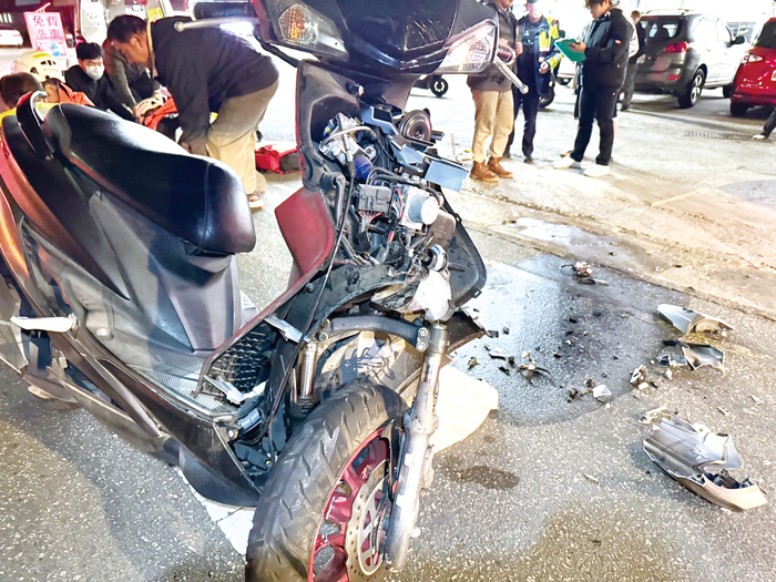 左轉的自小客車與直行的機車相撞。（金城分局提供）