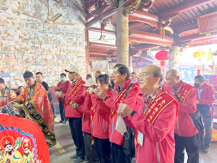 進香團祈福。（西甲玄天上帝廟管委會提供）