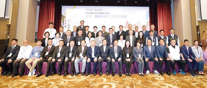 金門縣議長洪允典（第一排右八）與全國正副議長合影。（議會提供）