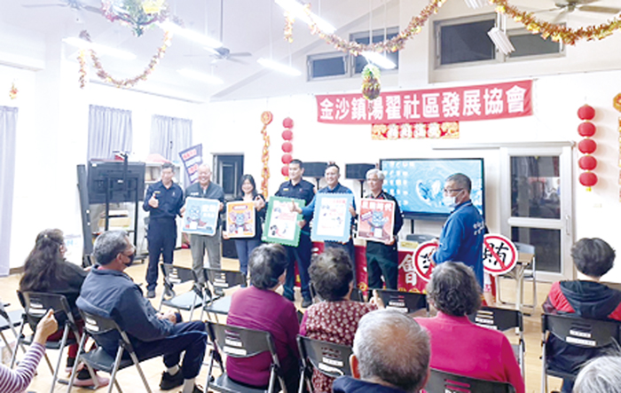 金沙鎮光前里及大洋里第十三屆里長補選將於四月十三日投票,警方辦社區治安會議,宣導反賄選。(楊水詠攝)