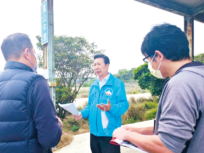 縣長陳福海日前走訪畜試所種牛牧場,與所方人員會談,了解種牛牧場使用情況,並責成畜試所朝推動畜牧專區示範場,以再現整潔美麗的金門。(畜試所提供)