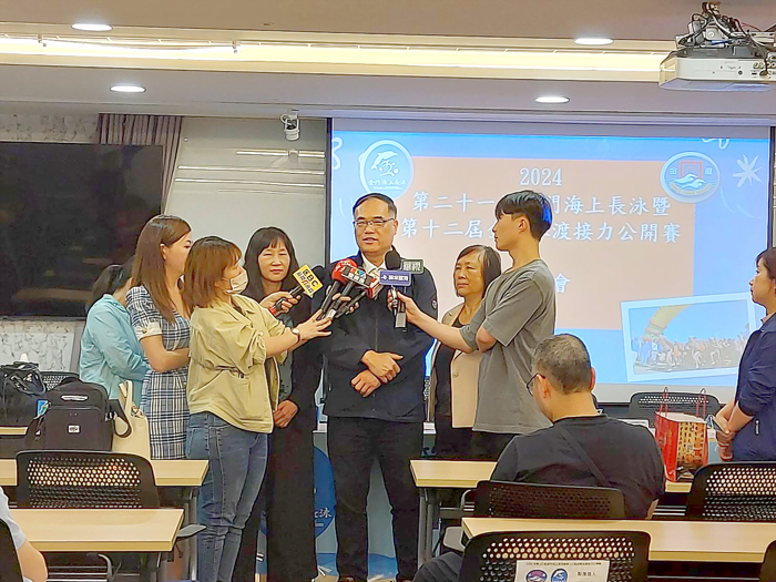 金門縣副縣長李文良接受媒體聯訪。(教育處提供)