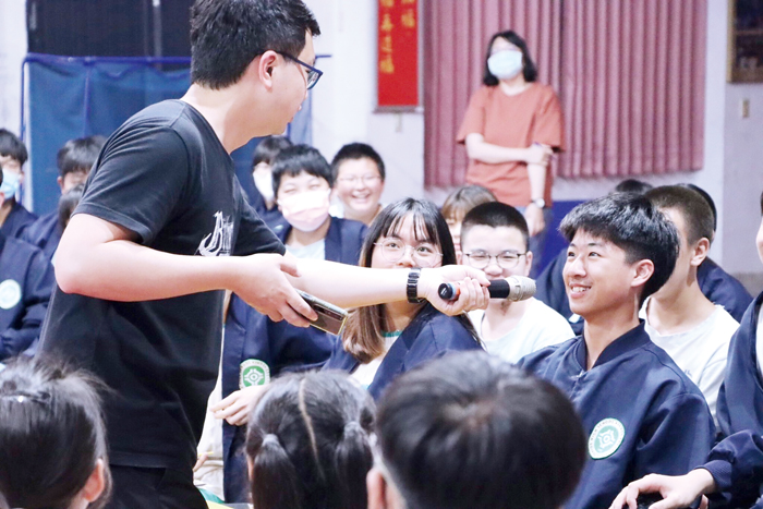 第五屆烈中閱讀知識王競賽,對學生來說不僅是對閱讀能力和理解的考驗,更是一場對團隊合作與找尋資料能力的激發。(烈中提供)