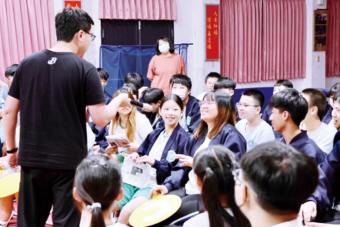 第五屆烈中閱讀知識王競賽,對學生來說不僅是對閱讀能力和理解的考驗,更是一場對團隊合作與找尋資料能力的激發。(烈中提供)