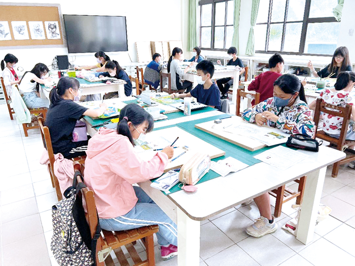 第四屆金門縣國中藝術才能美術班4月21日於金城國中舉行招生考試。(李增汪攝)