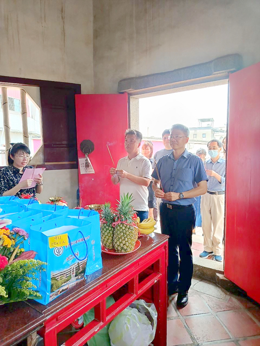 金城國中祈福大魁星君，期盼首次迎戰的人生大考學子圓滿順利。（金城國中提供）