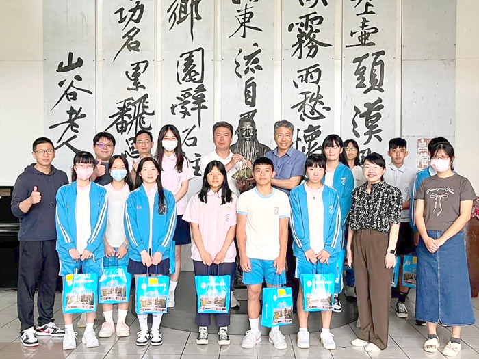 金城國中祈福大魁星君，期盼首次迎戰的人生大考學子圓滿順利。（金城國中提供）