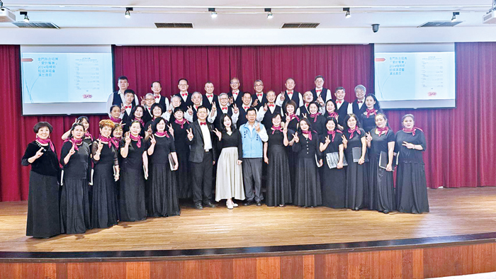 金門縣合唱團2024母親節感恩音樂會巡迴演唱,昨晚前進金門大學校園,為金大師生帶來音樂饗宴。(金門縣合唱團提供)