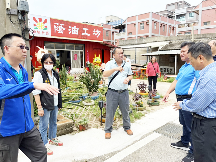 金寧鄉代會與鄉公所前往四埔社區實地勘察災況。（高凡淳攝）