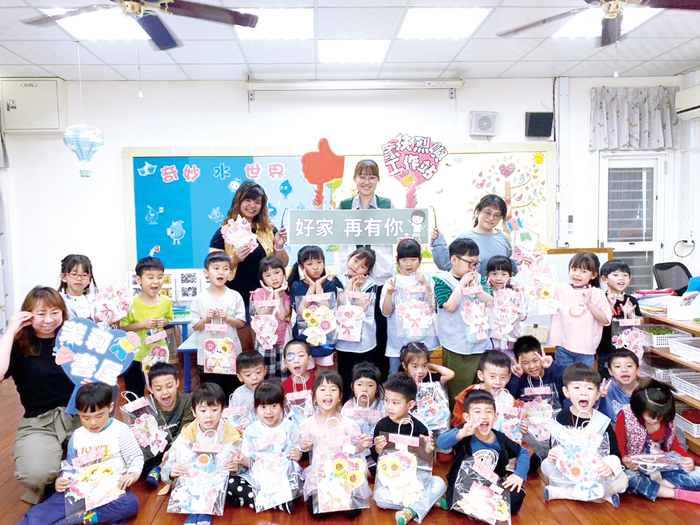 為達兒童保護預防性服務,金門家扶中心巡迴幼兒園說故事。(金門家扶中心提供)