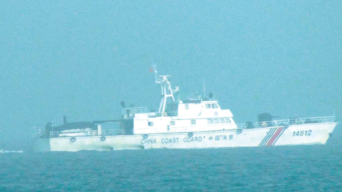 中國海警航入金門南方禁止水域,海巡署派遣巡防艇驅離航出我禁限制水域。(海巡提供)