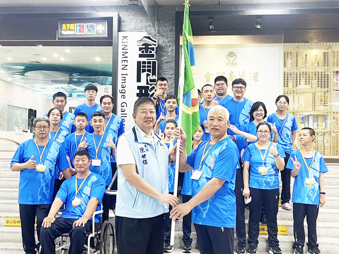 113年度全國身心障礙運動即將於5月25日至28日在南投縣盛大舉行,金門縣代表隊一行33人由金門縣政府參議陳世保帶隊赴台參賽。(教育處提供)