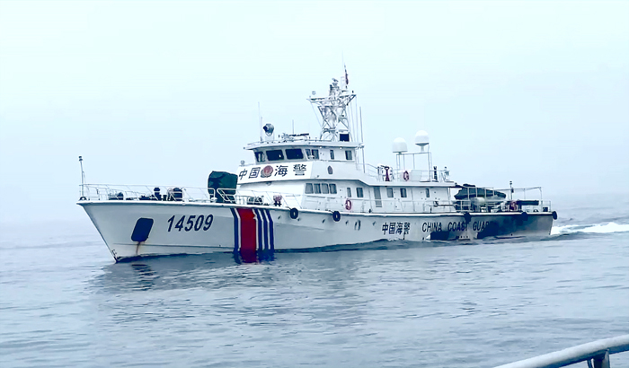 海巡署部署巡防艇全程對應驅離陸海警船,以維海上航行安全。
(擷自海巡署影片畫面)