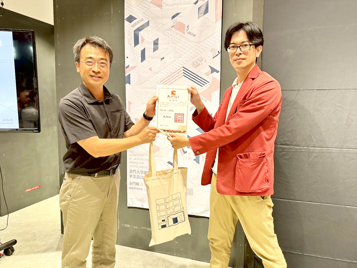金門大學建築學系畢業設計成果展近日在金門風獅爺商店街西棟一樓舉辦「113級畢業設計成果展覽」開幕儀式。(民眾提供)