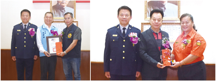 警察節慶祝大會中，右、議長洪允典頒發績優義勇交通警察人員、績優民防人員及績優志工等獎項；左、縣府參議陳祥麟代表縣長陳福海頒發資深績優警察獎章、績優員警（工）等獎項。
（莊煥寧攝）