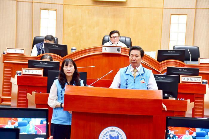 縣長陳福海在議會縣政總質詢答詢情形。(楊水詠攝)