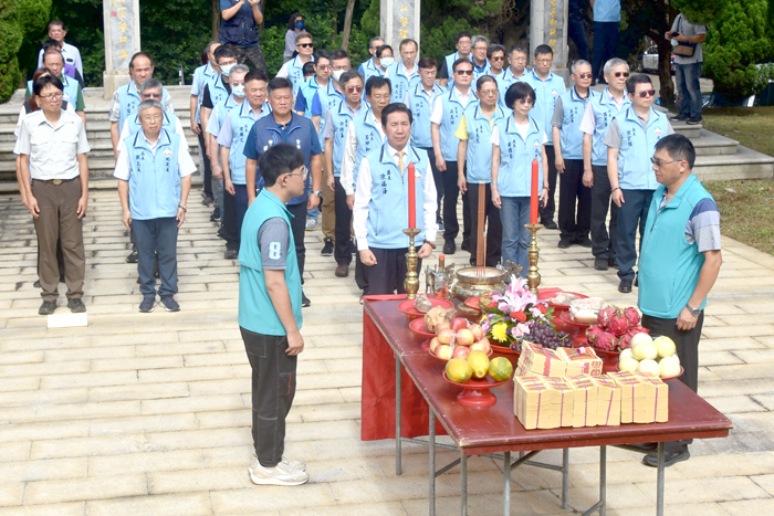 縣長陳福海率金門各界公祭明監國魯王407周年冥誕。（莊煥寧攝）