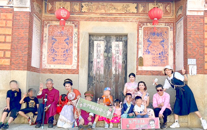 金門家扶中心推兒童啟力方案，搭配獨一無二的親子時裝秀，要讓經濟弱勢兒童走出自信。
（金門家扶中心提供）