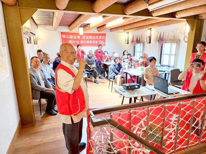 蘇阿公獻唱。(許峻魁攝)