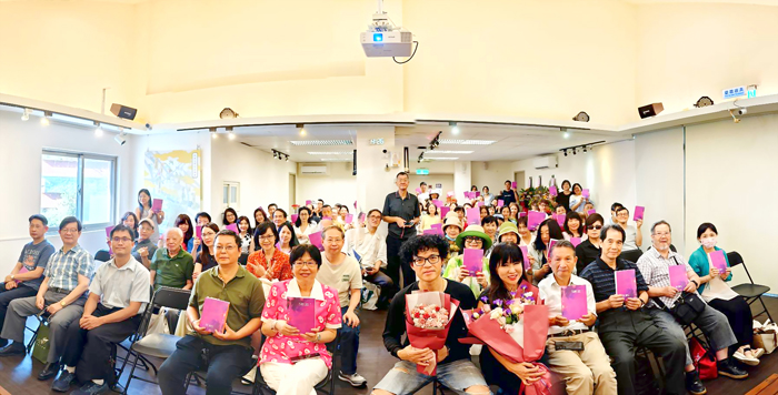 7月14日台北紀州庵文學森林,王婷《甜秘密》新書分享會,鄉親、文友雲集襄盛。(愛羅攝影/聯合文學提供)