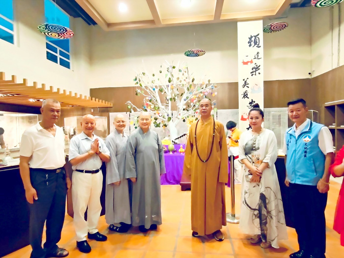 《佛舍利光明遍照~愛與和平-佛陀舍利展》17日開幕,主辦單位期藉以體現佛舍利光明遍照的精神,並推出音樂會、抽獎等活動,歡迎鄉親前往參觀。(金門縣佛教會提供)