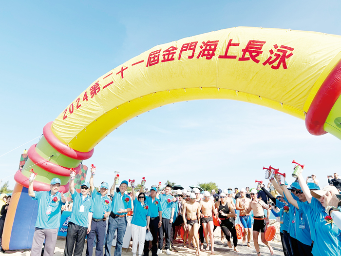 2024金門海上長泳活動昨日上午於習山湖海灣熱鬧登場。(許加泰攝)