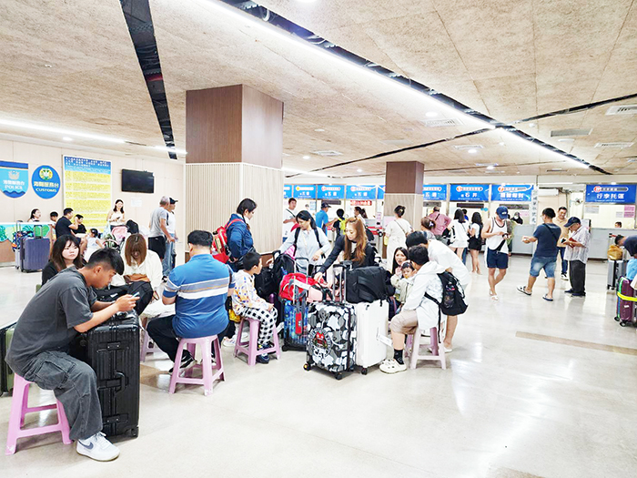 小三通昨日開開停停,僅三船班順利開航。(許峻魁攝)