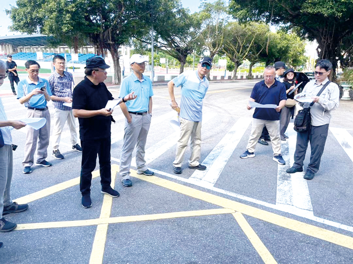 金城國中獲選教育部校園美感再造補助，各領域專家進行基地現勘。（城中提供）