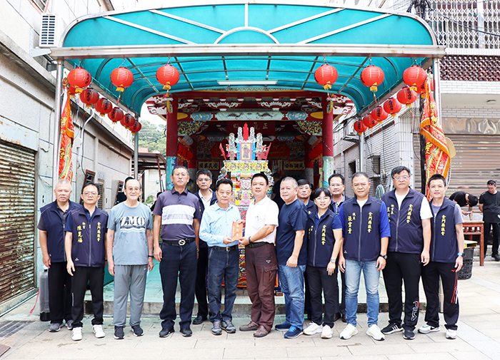 縣議會烈嶼鄉西路忠義廟上香。（議會提供）