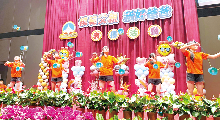 典禮在金鼎國小扯鈴及棠風舞蹈團表演下更加熱鬧精彩。(陳麗妤攝)