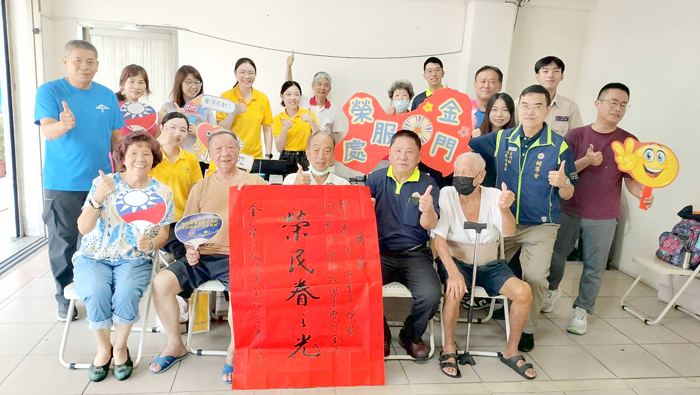 榮服處結合巡迴助聽器服務,與榮民(眷)共同慶賀李洋奧運奪金。
(金門榮民服務處提供)
