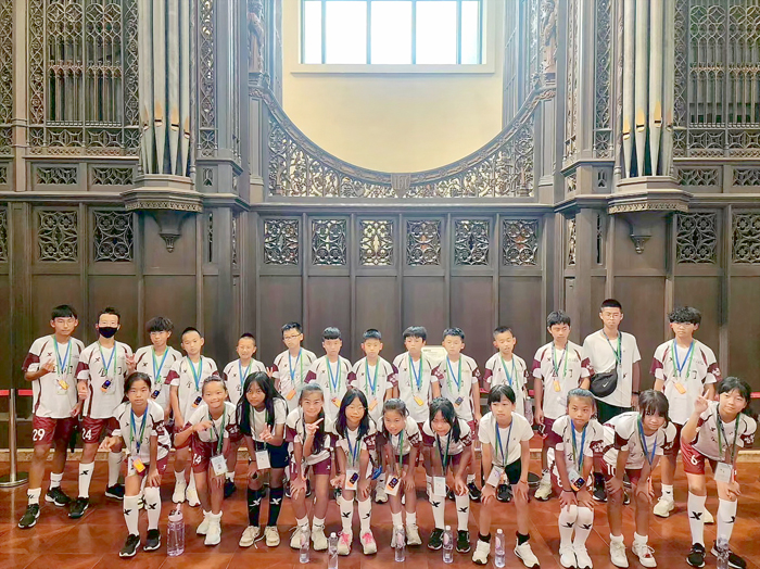 「第二屆山海杯青少年足球邀請賽」在廈門開幕，本縣組男、女生代表隊前往廈門交流。　　（金門足球委員會提供）