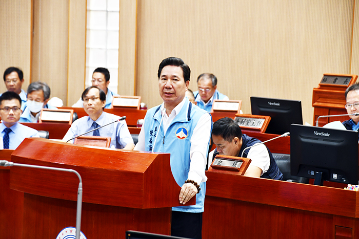 縣長陳福海接受議員質詢答詢情形。(楊水詠攝)