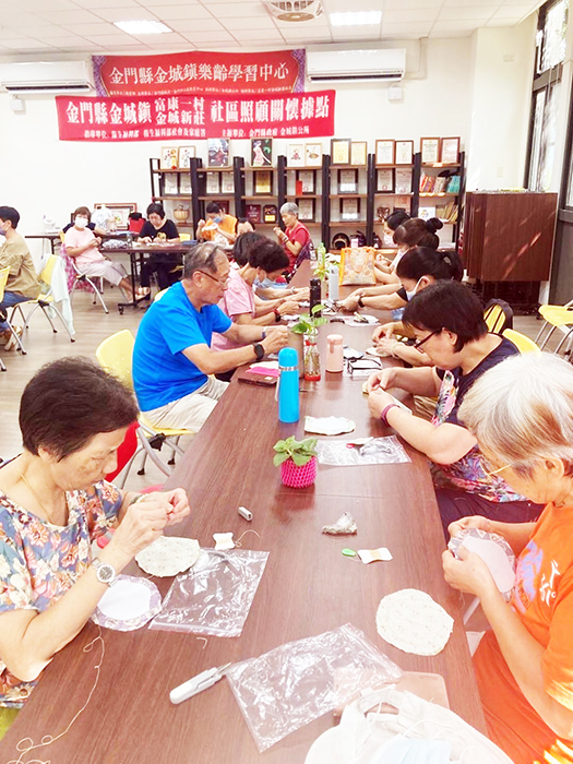 富康一村金城新莊社區營造，舉辦文化創意口金包手作活動圓滿落幕。（金城新莊社區發展協會提供）