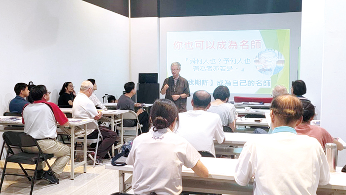 清華金門社區大學與胡璉基金會攜手合作開設創造力教練課程,由胡璉基金會董事長陳龍安講授。(胡璉文化藝術基金會提供)