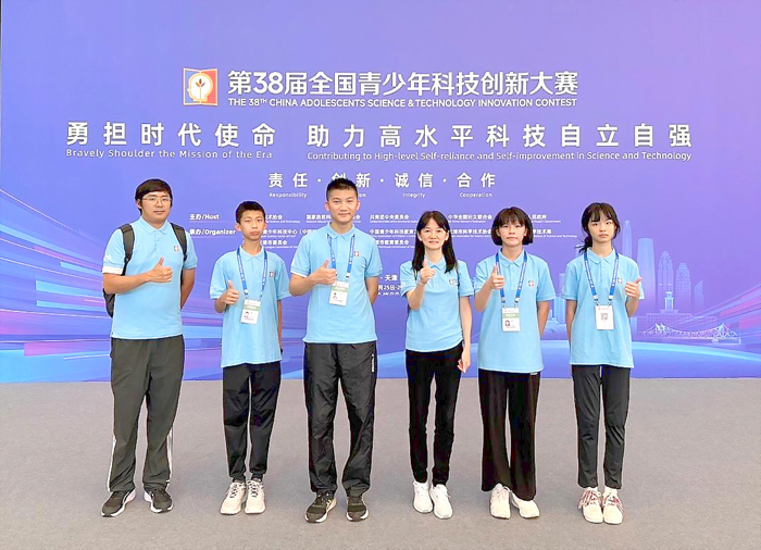 中正國小參加在中國大陸天津市舉辦的第38屆全國青少年科技創新大賽二連霸。（中正國小提供）