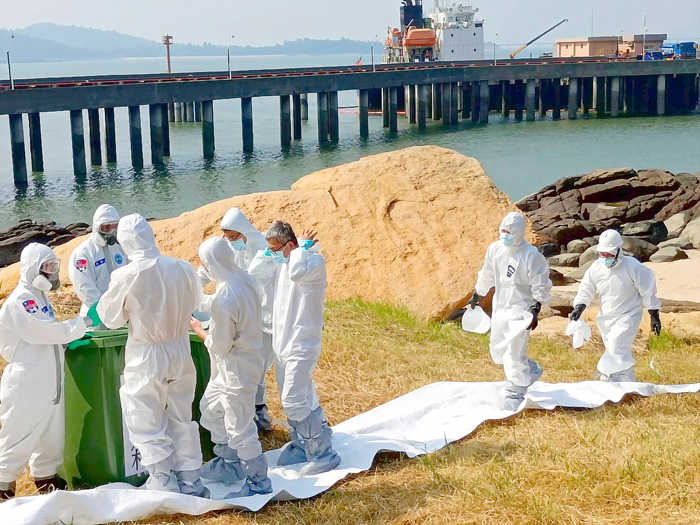 海洋油污染緊急應變實兵演練,在塔山發電廠棧橋碼頭舉行。(許加泰攝)
