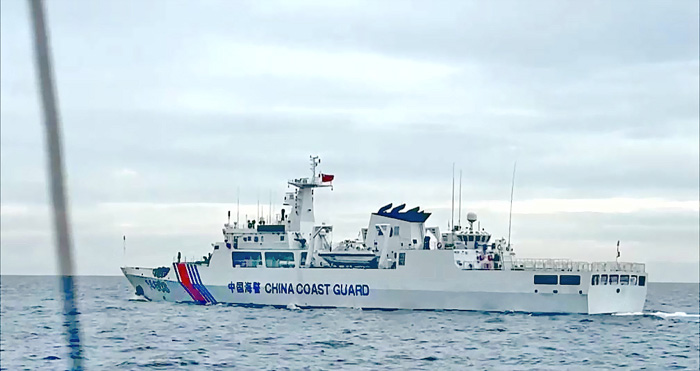 金馬澎分署監偵金門南面海域有陸海警船接近我方限制水域,立即調度巡防艇部署對應驅離。(海巡提供)