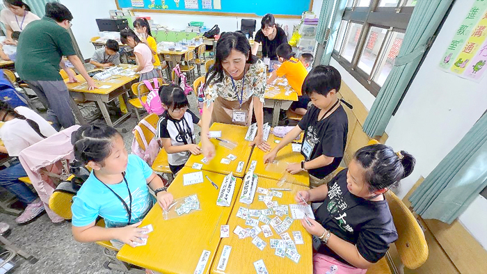 2024遠哲科學體驗營吸引地區兩百餘位國中小學生參加,充實學子假日生活。
(賢庵國小提供)