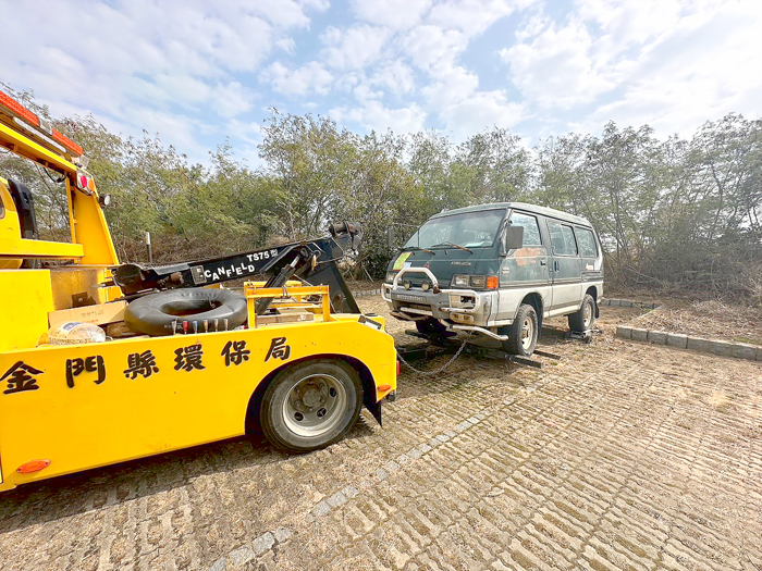 環保局辦理廢棄車輛清理,今年已拖吊移置203件。(該局提供)
