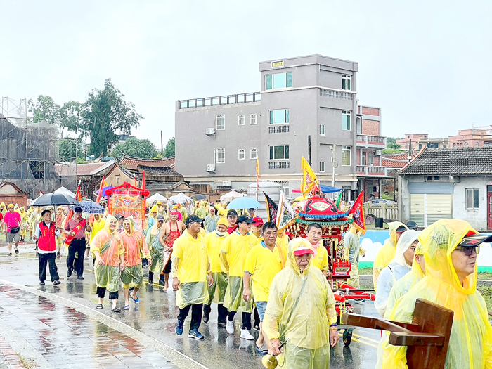 官澳龍鳳宮慶祝廣澤尊王聖誕,舉行遶境科儀。(官澳龍鳳宮提供)
