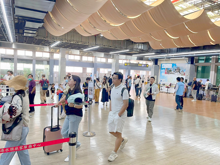 26位自由行陸客,昨日透過小三通入境金門旅遊。(觀光處提供)